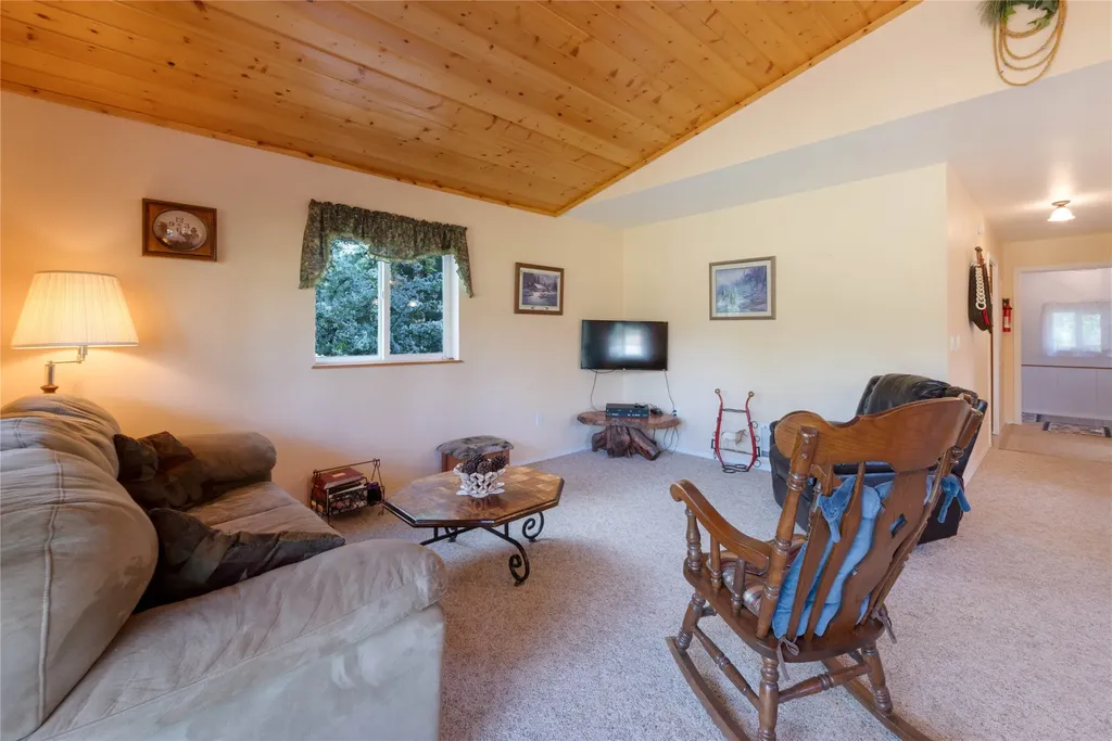 88 High Country Road Plains MT 59859