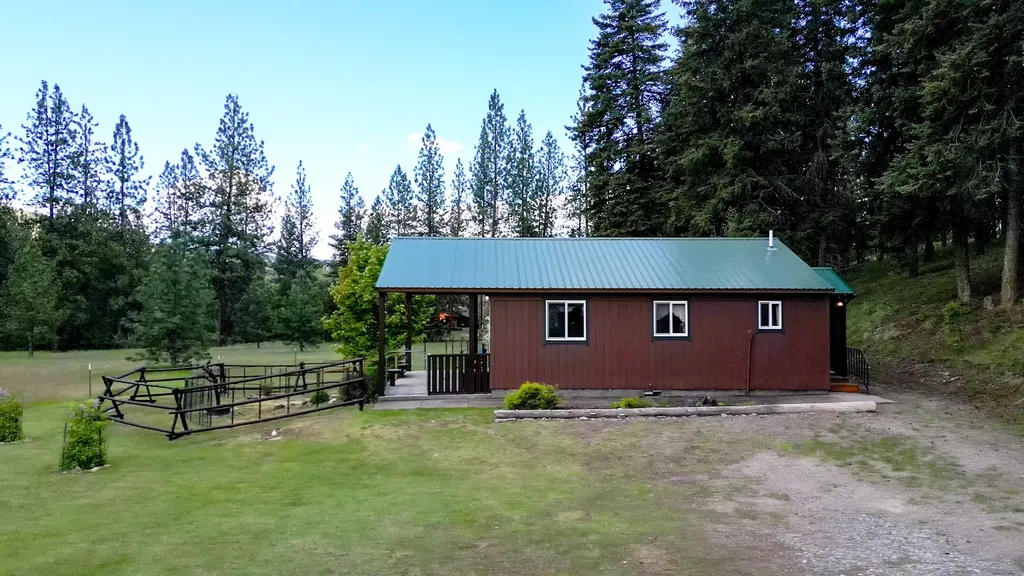 88 High Country Road Plains MT 59859