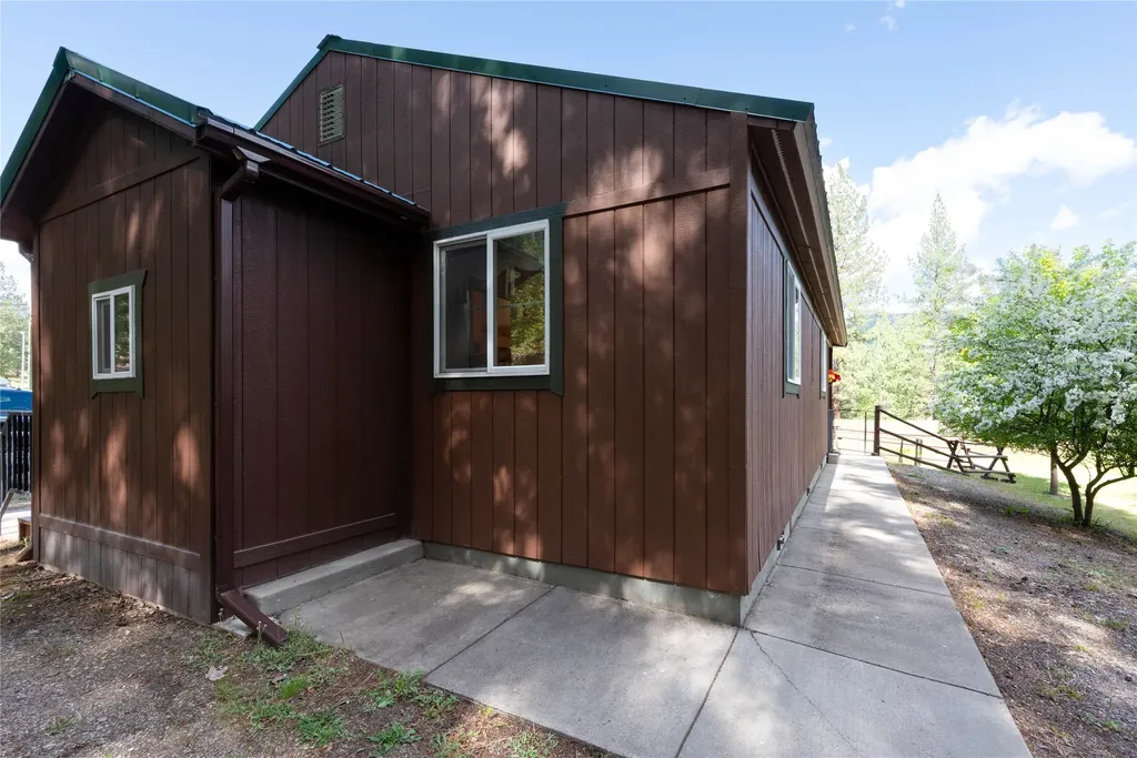 88 High Country Road Plains MT 59859