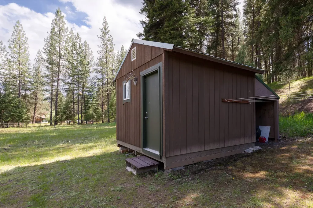 88 High Country Road Plains MT 59859