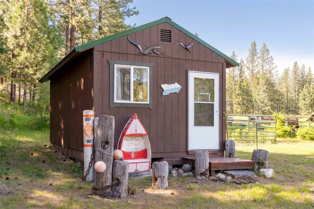 88 High Country Road Plains MT 59859