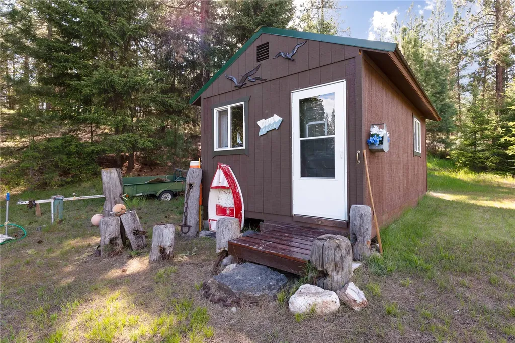 88 High Country Road Plains MT 59859