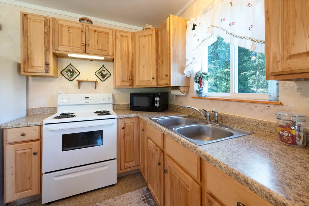 88 High Country Road Plains MT 59859