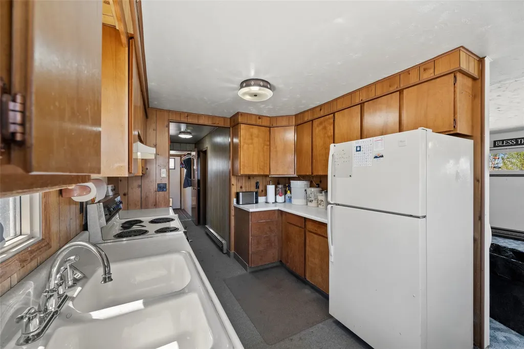 2 Blackman St Blackman Silver Star MT 59751