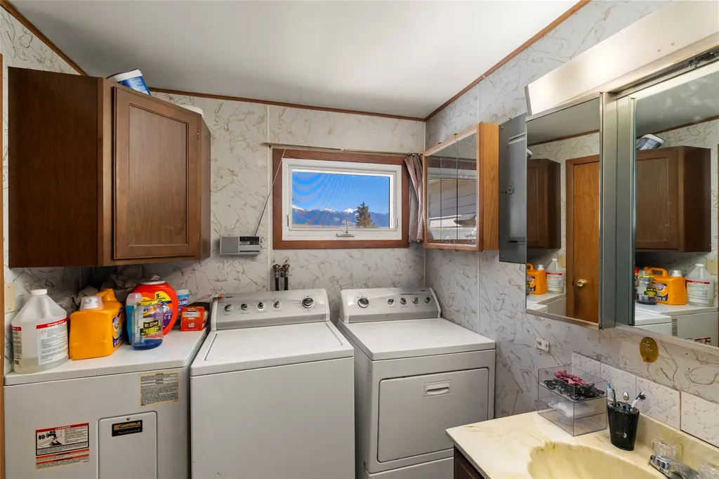 2 Blackman St Blackman Silver Star MT 59751