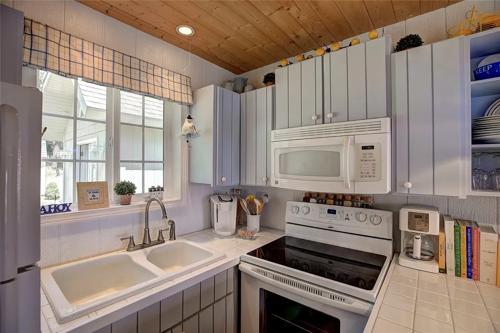 29696 Swallows Lane Polson MT 59860