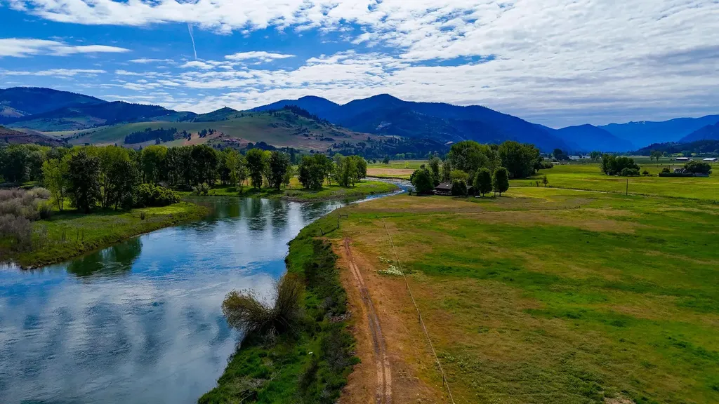 29 River Road W Plains MT 59859