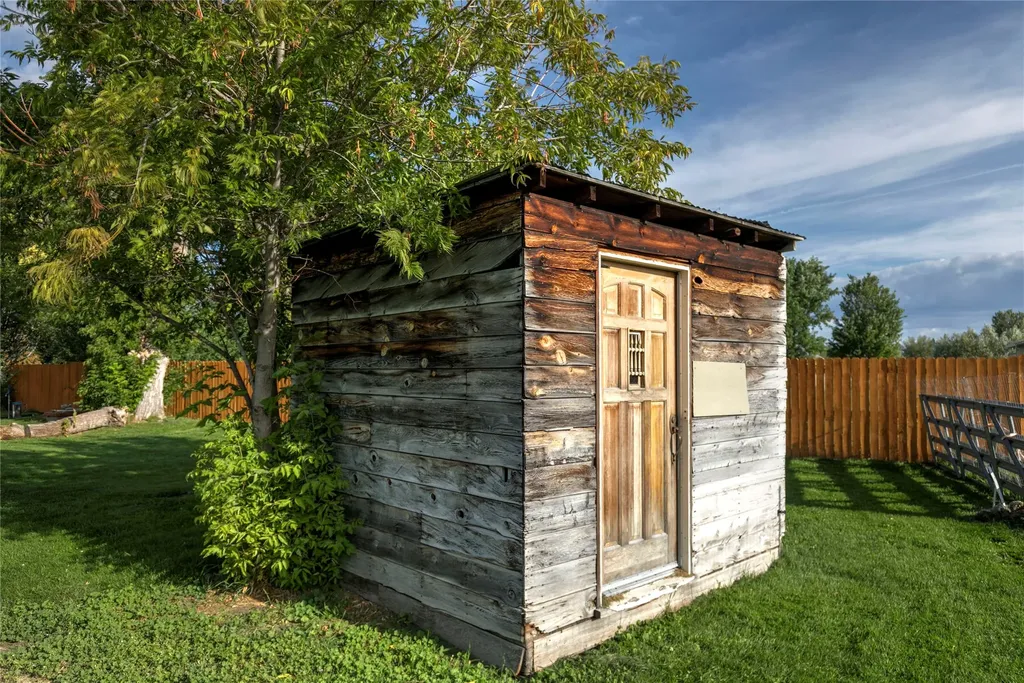 456 Cooper Lane Hamilton MT 59840