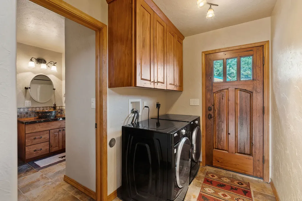 28118 Spring Lane Big Arm MT 59910