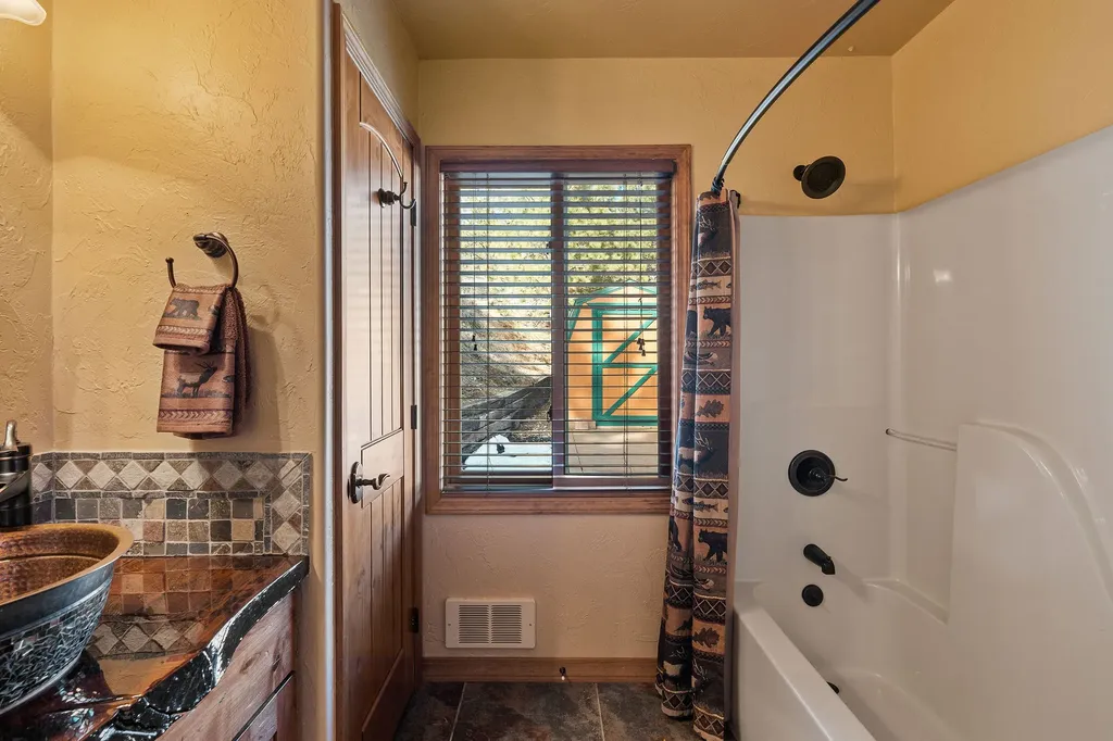 28118 Spring Lane Big Arm MT 59910