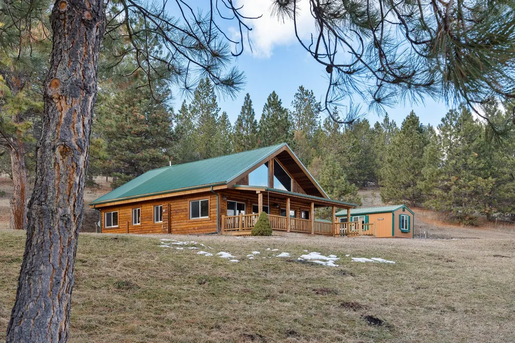 28118 Spring Lane Big Arm MT 59910