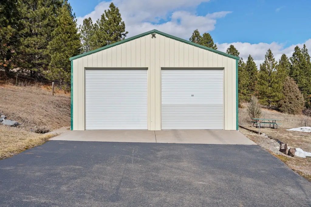 28118 Spring Lane Big Arm MT 59910