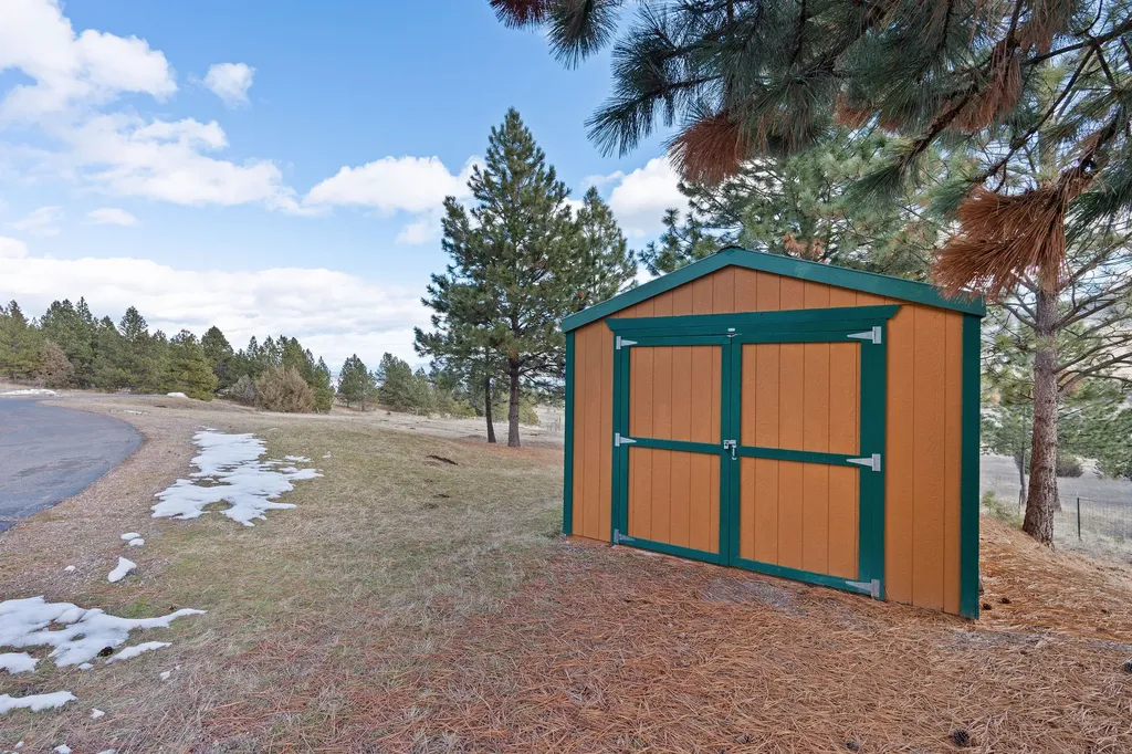 28118 Spring Lane Big Arm MT 59910