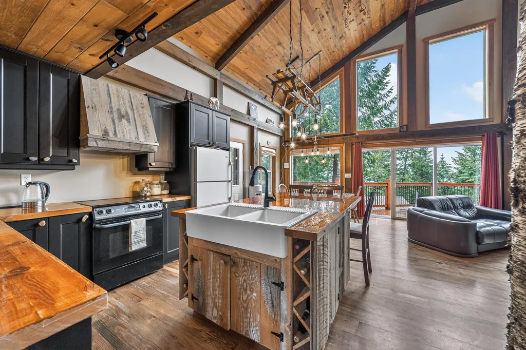 277 Ridge Loop Road Rexford MT 59930