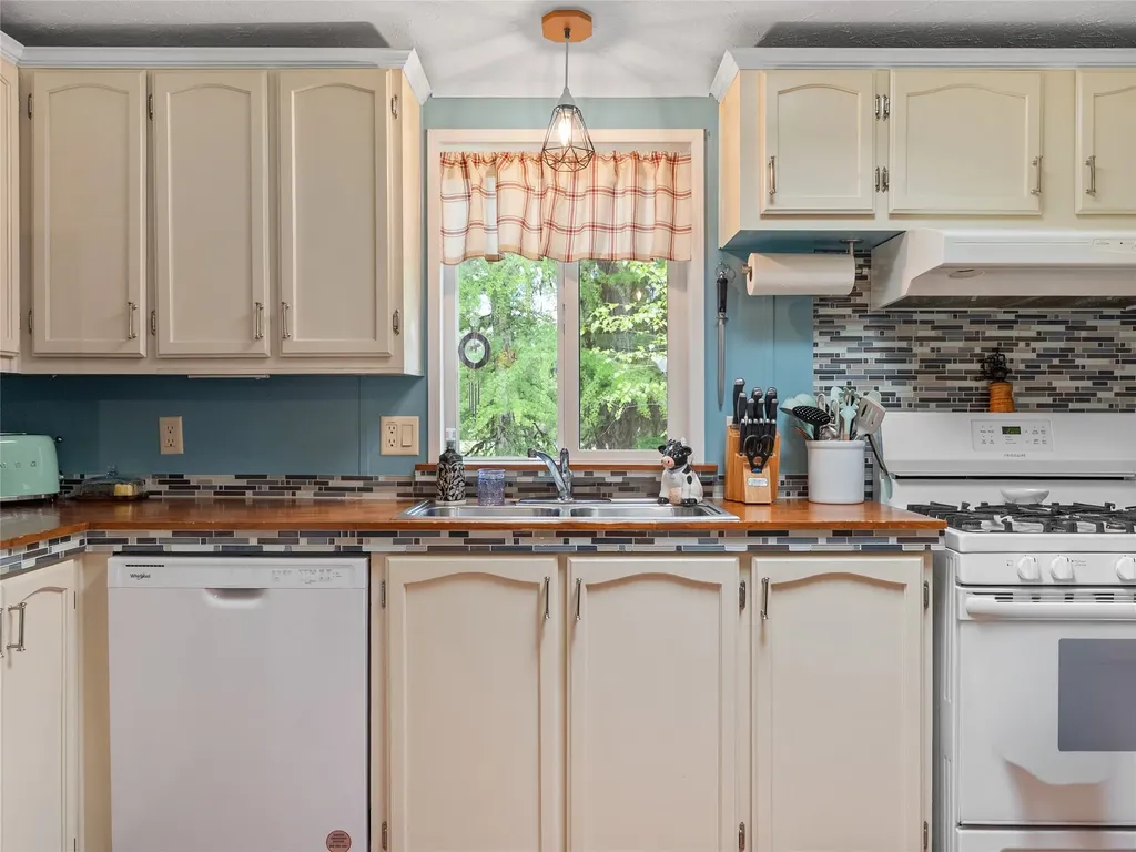 26 Jolly Hill Lane Marion MT 59925