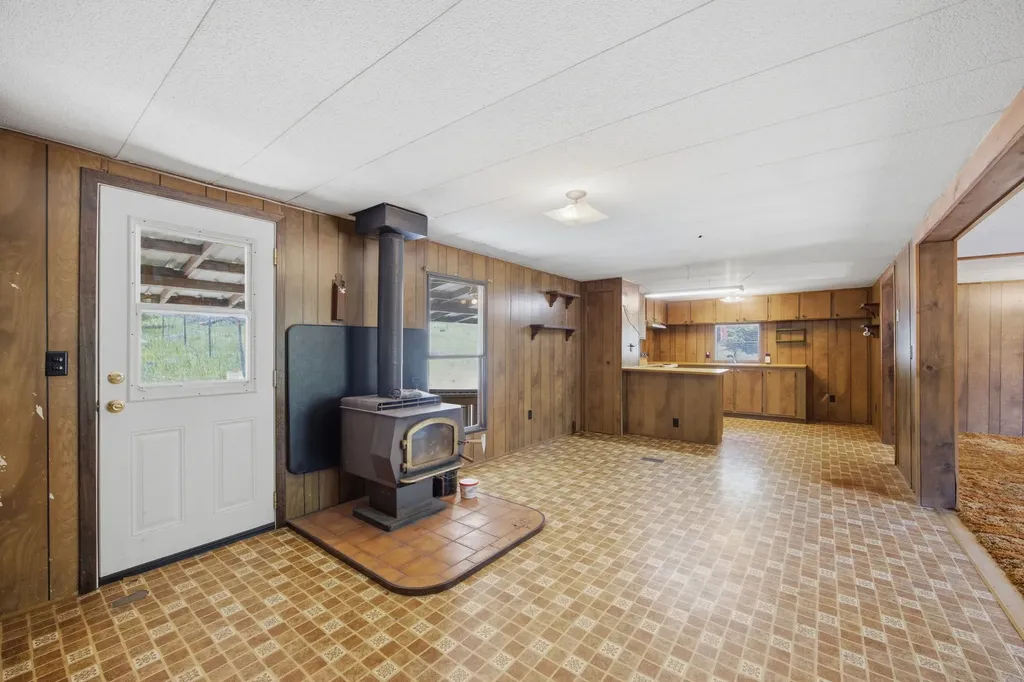 7089 Micah Springs Lane Alberton MT 59820