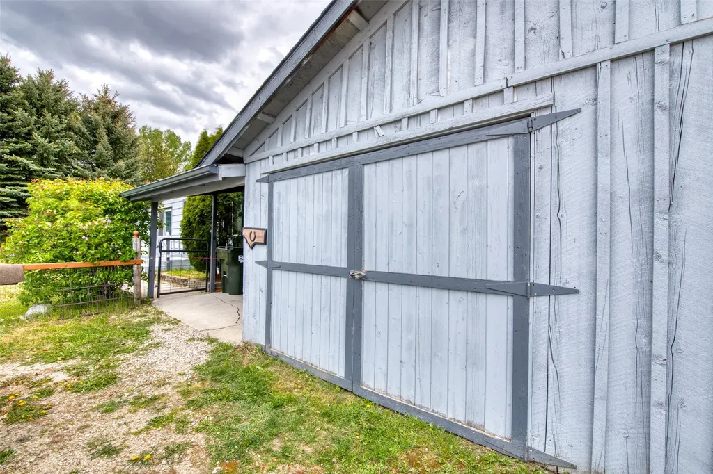 61 Walkers Trail Darby MT 59829