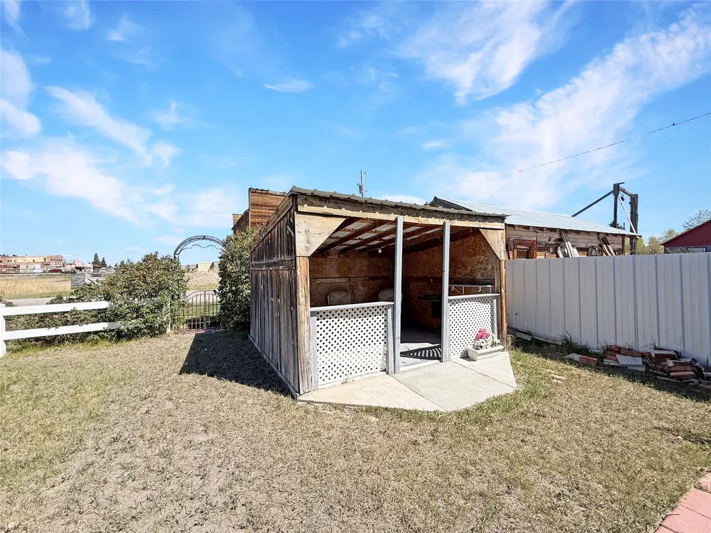 10 W Bailey Street Lima MT 59739