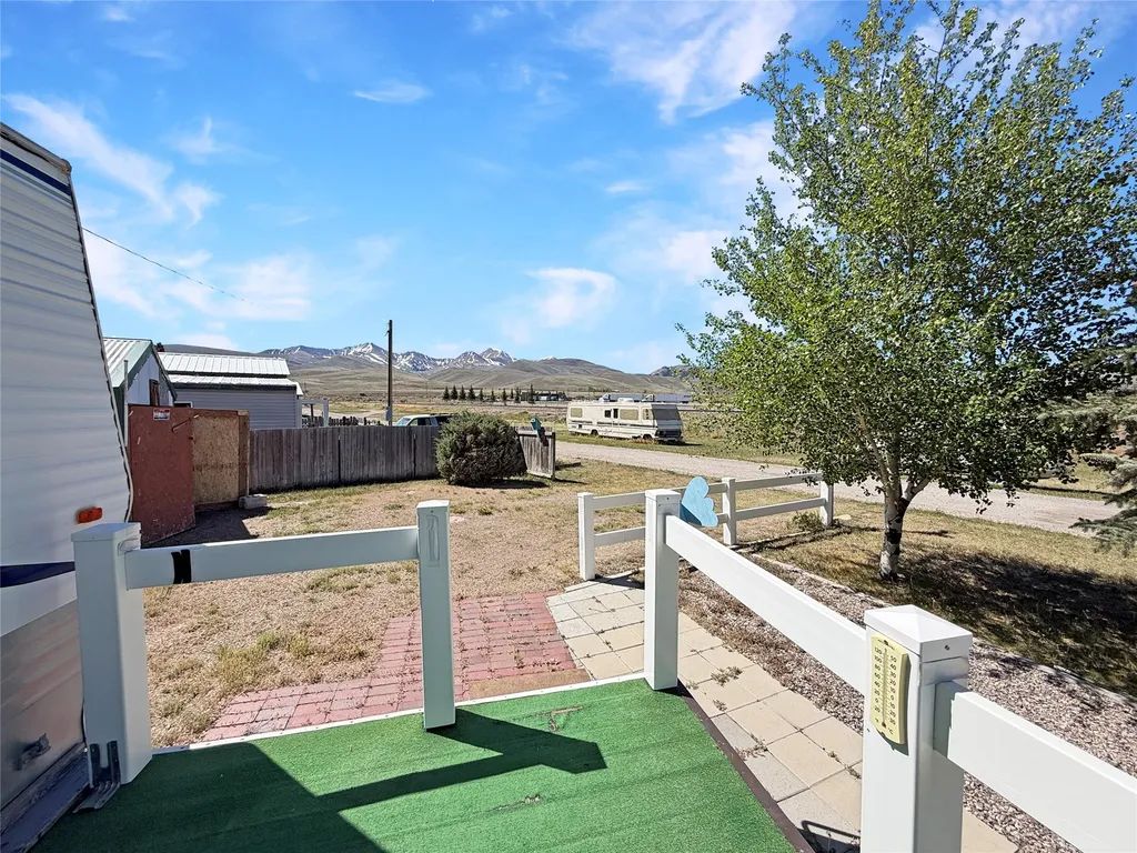 10 W Bailey Street Lima MT 59739