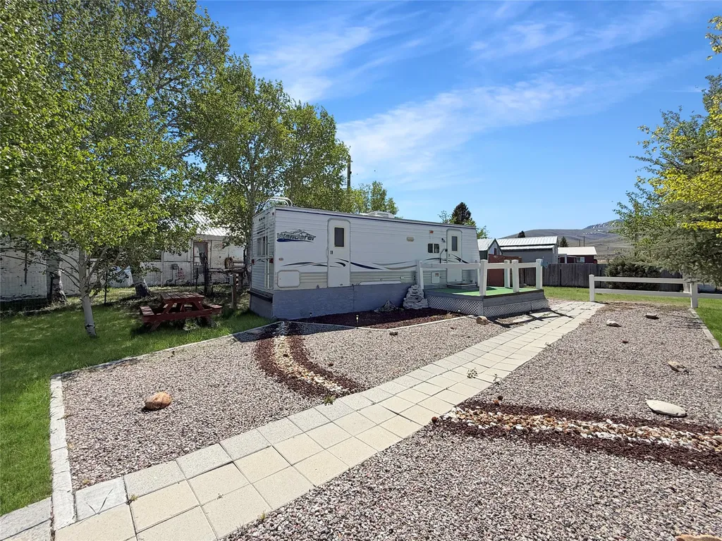 10 W Bailey Street Lima MT 59739