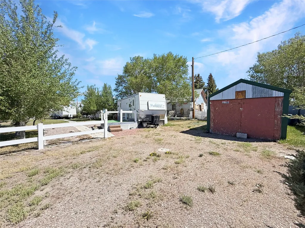 10 W Bailey Street Lima MT 59739