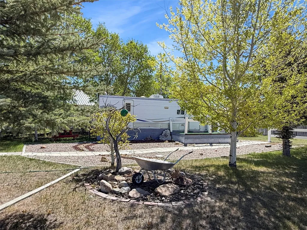 10 W Bailey Street Lima MT 59739