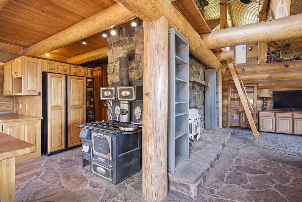 54 W Magpie Creek Road Dixon MT 59831