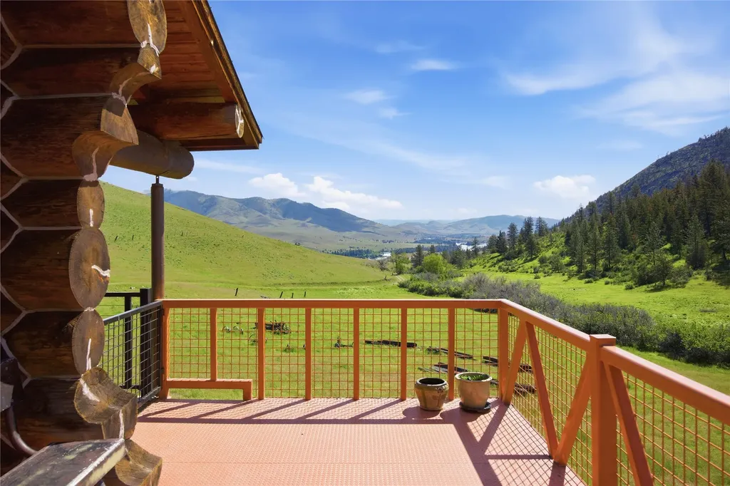 54 W Magpie Creek Road Dixon MT 59831