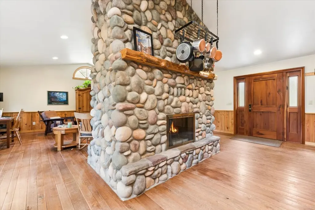 855 Hunter Lane Columbia Falls MT 59912