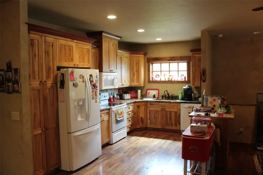 21369 Ninemile Road Huson MT 59846