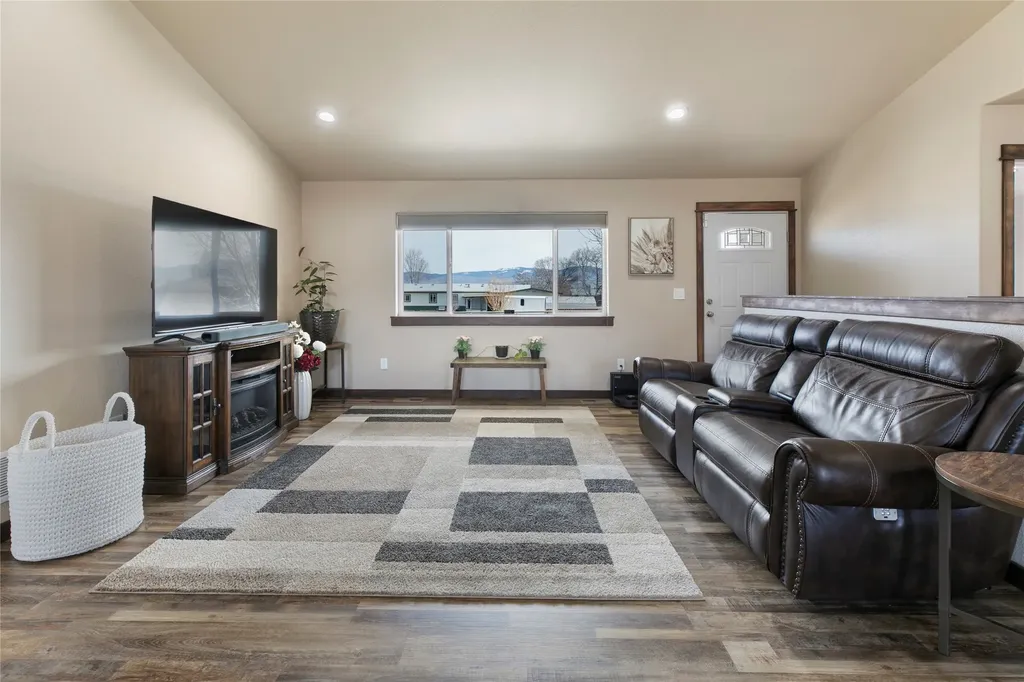 2306 Austin Lane Victor MT 59875