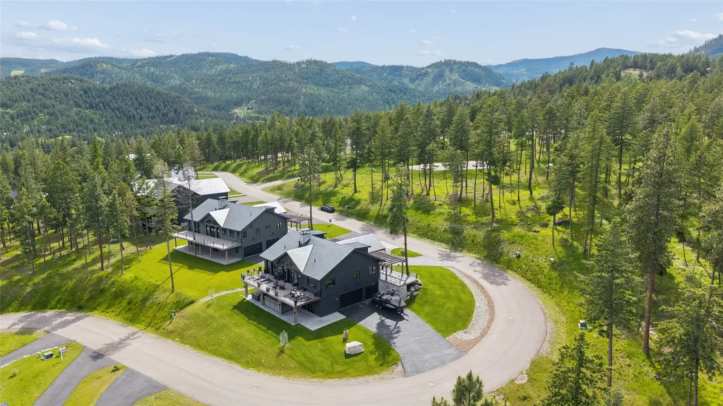 142 Blacktail Loop Lakeside MT 59922