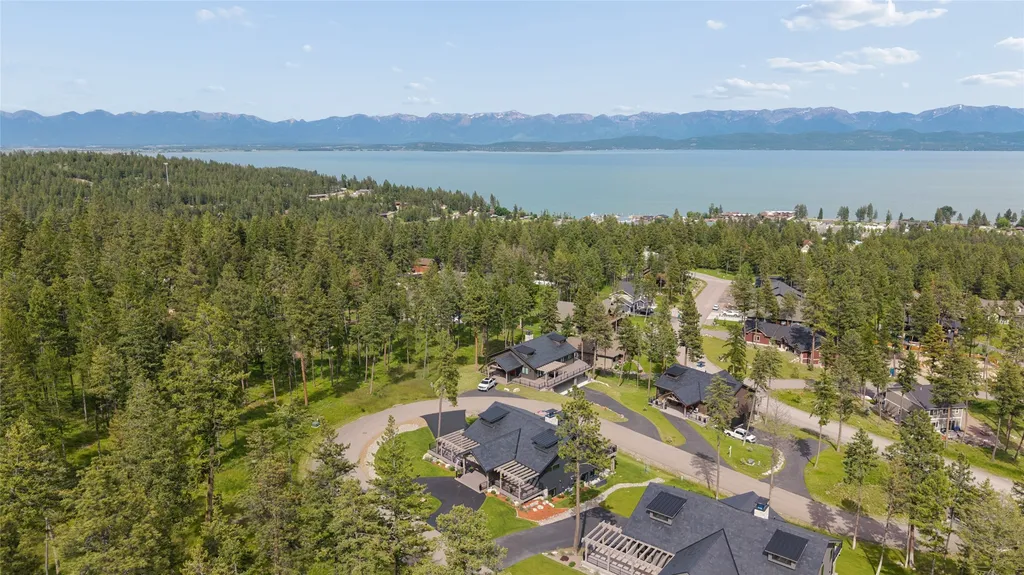 142 Blacktail Loop Lakeside MT 59922