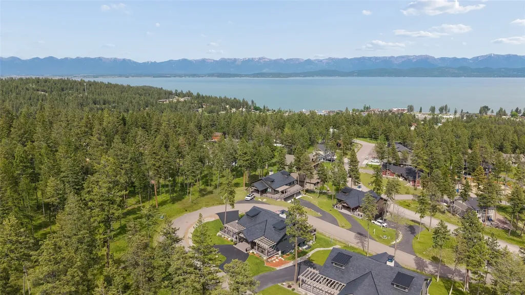 142 Blacktail Loop Lakeside MT 59922