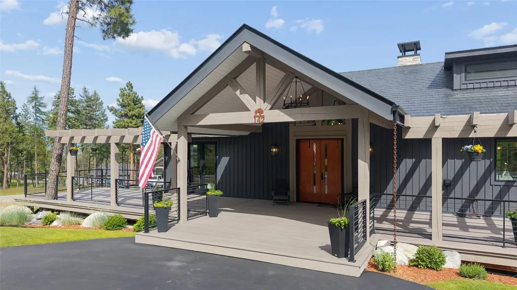 142 Blacktail Loop Lakeside MT 59922