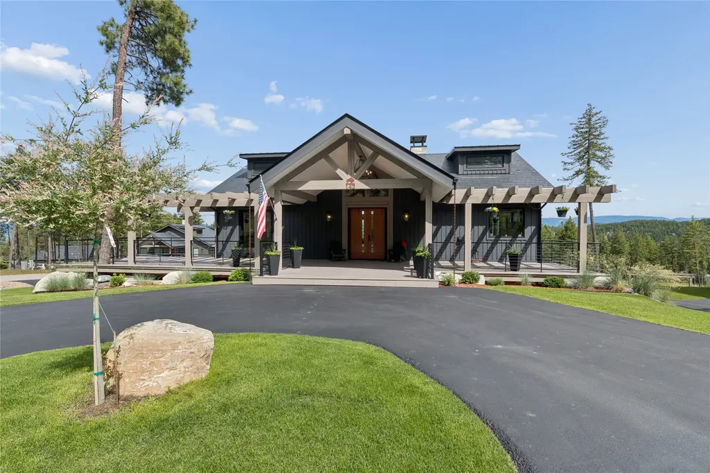 142 Blacktail Loop Lakeside MT 59922