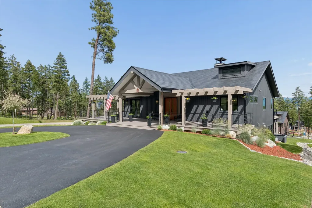 142 Blacktail Loop Lakeside MT 59922