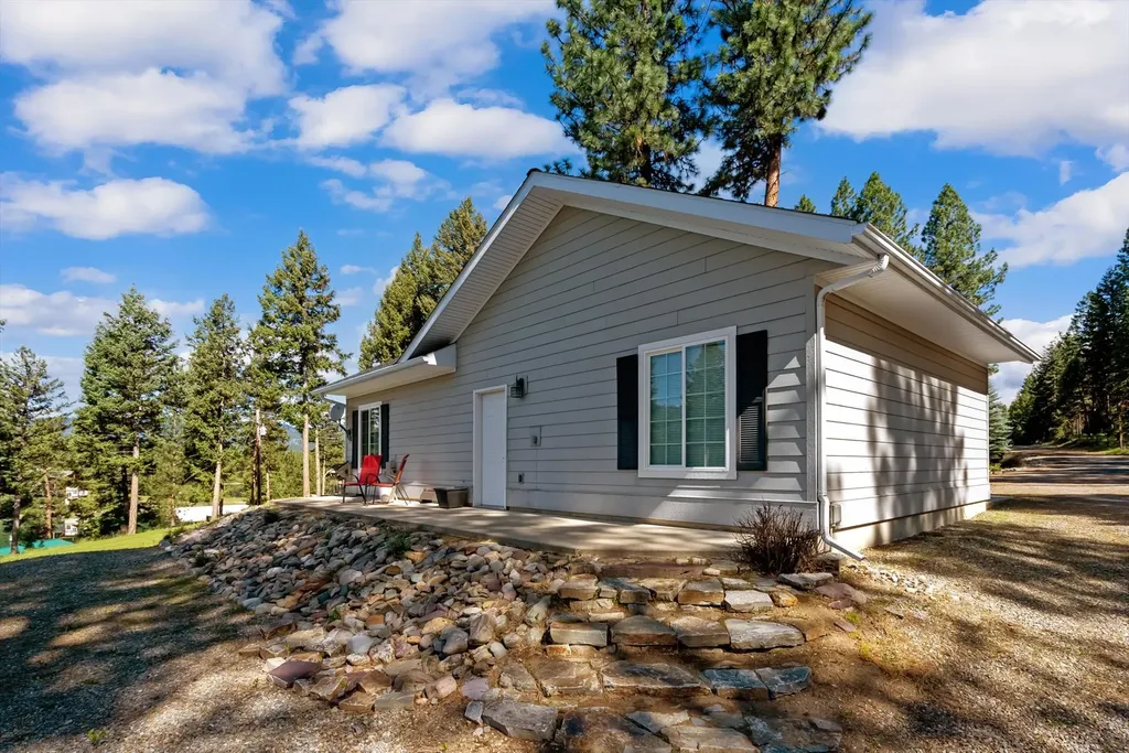 271 Happys Border Lane Libby MT 59923