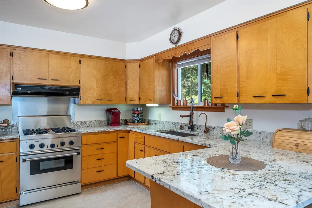 39804 Mt Highway 35 Polson MT 59860