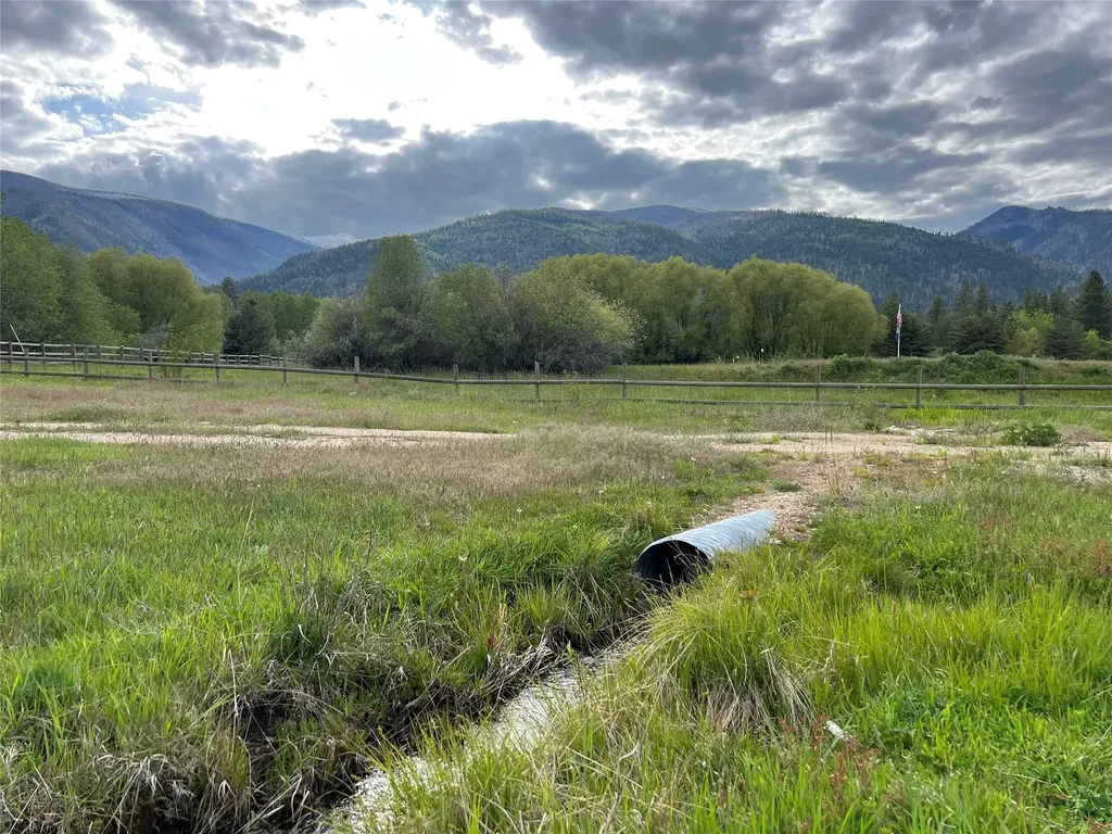 5739 Rescue Lane Florence MT 59833