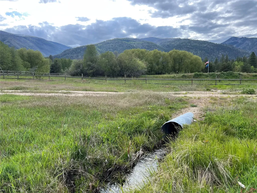 5739 Rescue Lane Florence MT 59833