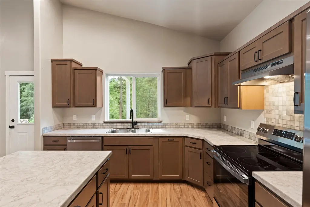 201 Wapiti Way Troy MT 59935