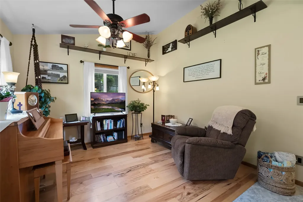 400 Buffalo Trail Somers MT 59932