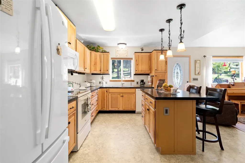 400 Buffalo Trail Somers MT 59932