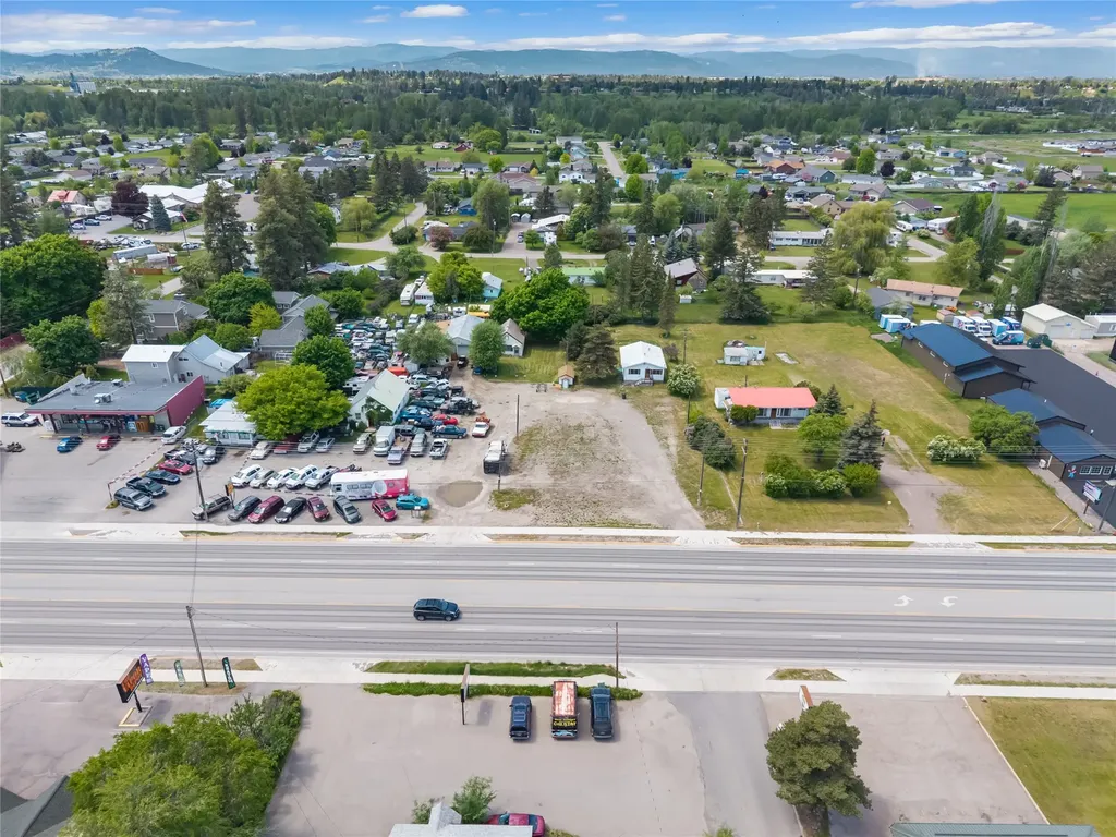2108 1/2 & 2110 Us Hwy 2 E Kalispell MT 59901