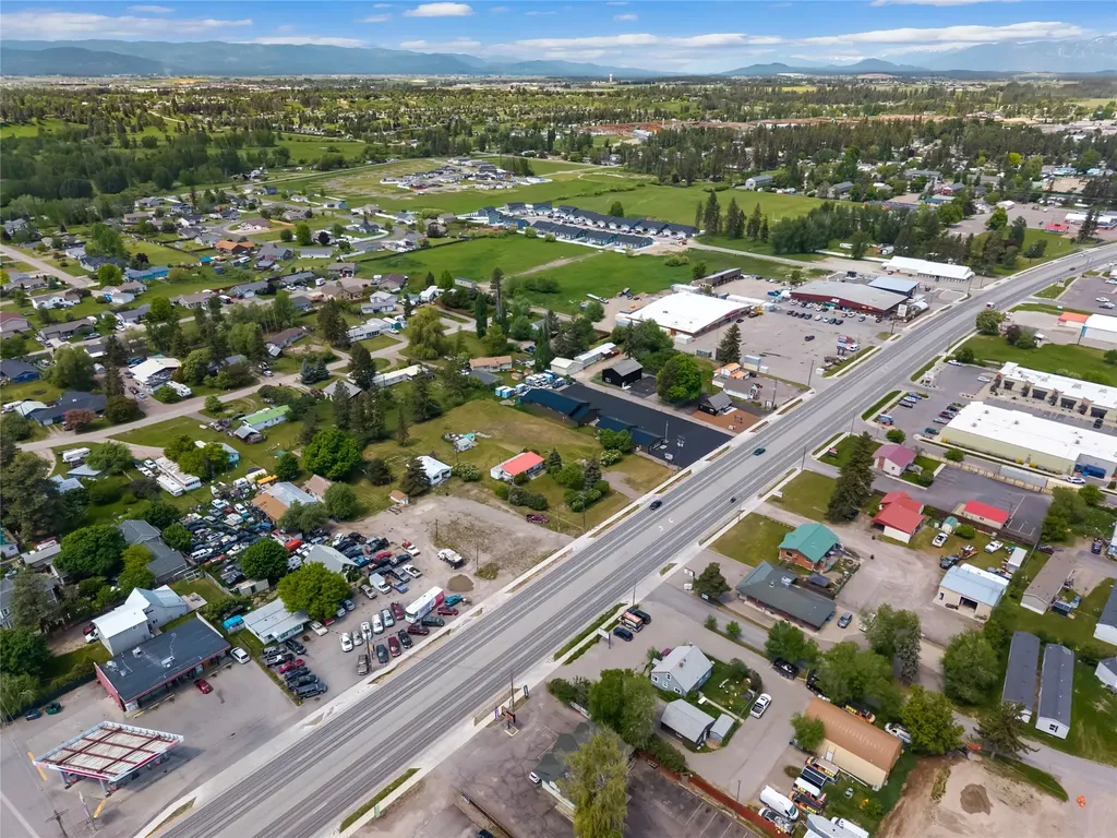 2108 1/2 & 2110 Us Hwy 2 E Kalispell MT 59901