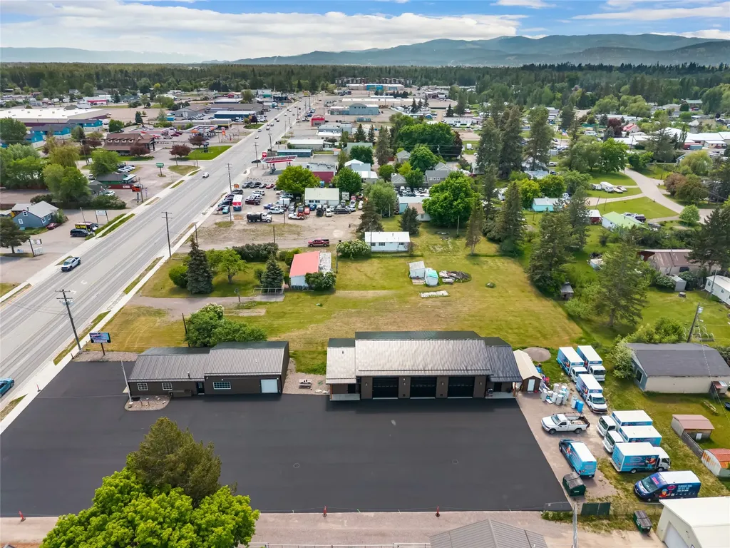 2108 1/2 & 2110 Us Hwy 2 E Kalispell MT 59901