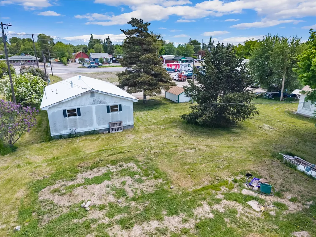 2108 1/2 & 2110 Us Hwy 2 E Kalispell MT 59901