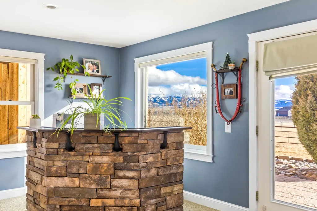 10 Windmill Lane Wilsall MT 59086