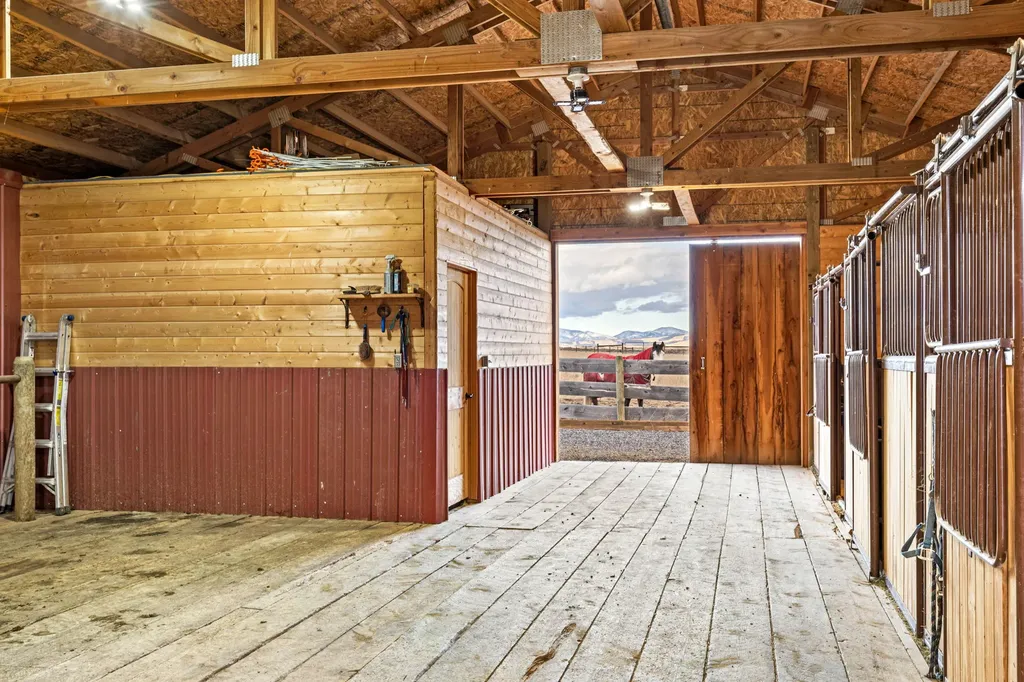 10 Windmill Lane Wilsall MT 59086